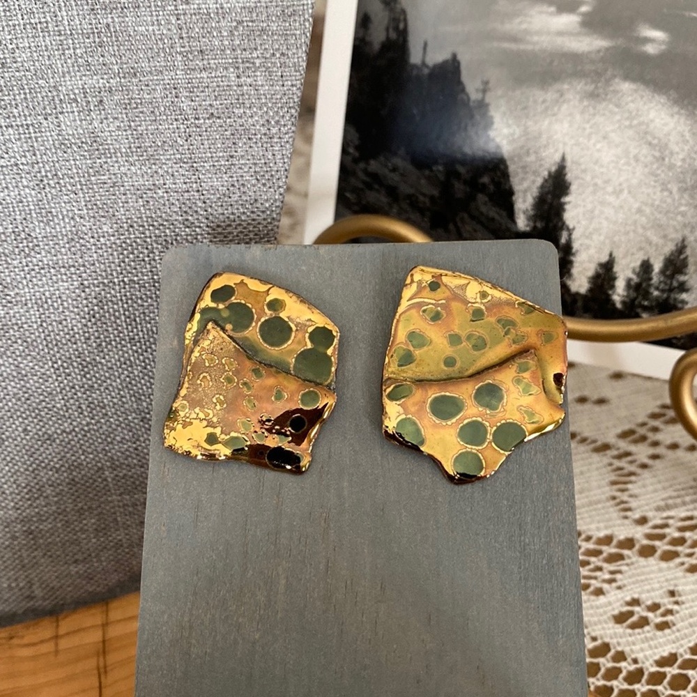 Animal print lightweight studs.